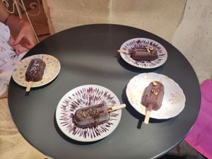 Pistache, noisette, coco et amande chocolat at La Cabosse Enchantée in La Rochelle