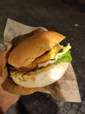 Sunny Burger (Vegetables Burger) at Peterland Napoli - Piazza del Gesù in Naples