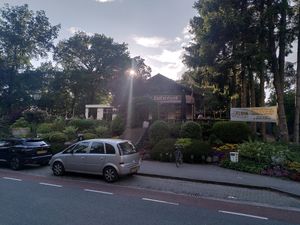 Storefront and terrace at Klein Zwitserland in Driebergen-rijsenburg