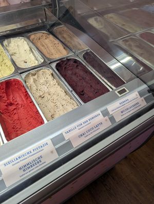 vegan flavours marked with V at vanille & marille in Berlin