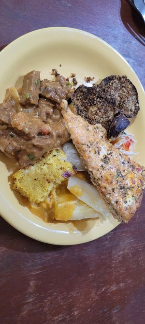 Lunch from the buffet at Natu Center Restaurant Vegetariano in Saltos Del Monday