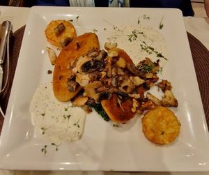 Sojaschnitzel auf Spinat at Zum Hexenhäuschen in Gelsenkirchen