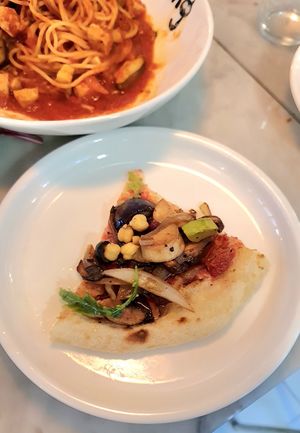 Vegan pizza salad - close-up at The Goyang Restaurant 더고양식당 in Gyeonggi-do