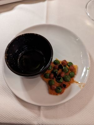 Olive oil and cracker with tomato and basil puree at L'Evangelista Ristorante & Enoteca in Verona