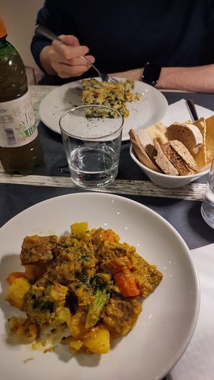 In primo piano: Spezzatino vegan di seitan molto buono! In secondo piano un risotto vegetariano con erbe varie, non il massimo, molto formaggioso at Osteria di Fuori Porta in Padua