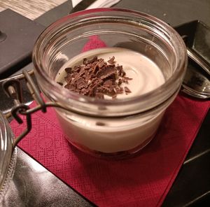 Dolce al cucchiaio con crema di anacardi e mandorle, biscotti inzuppati nel caffè e scaglie di cioccolato at Osteria di Fuori Porta in Padua