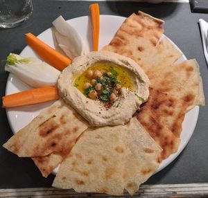 Chickpeas hummus, crudités, guttiau bread at Osteria di Fuori Porta in Padua
