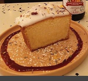 vegan lemon cake at Pie Me Cafe am Frankenbad in Bonn