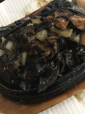 wood ear & shiitake mushroom hot plate at Nova China in Beja