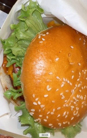 Descubre Vegan Burger en Dubai Mall: ¡deliciosa comida vegana, ingredientes reales y saludables! Una experiencia gastronómica única. at Vegan Burger - Dubai Mall in Dubai