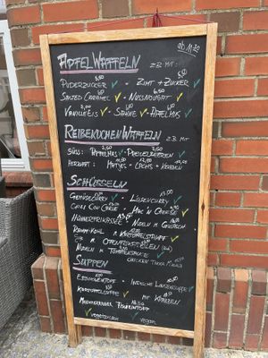 Angebot, vegan und vegetarisch super deklariert   at Pittis CaféBar Föhr in Wyk Auf Foehr