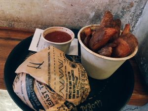 Mana! Burger with chips and dip (chipotle bbq) at MANA! - Soho in Hong Kong Island