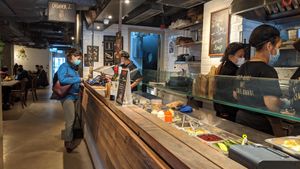 The till and cooking area - though normally it would be busier than this at lunchtime at MANA! - Soho in Hong Kong Island