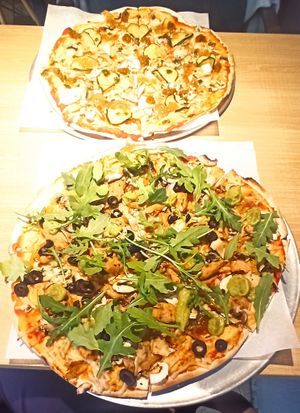 Pizzas Vegan y Heura at Pizza Market in Barcelona