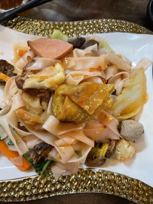 Chinese fried noodles  at Mi Chay Vegetarian in Phnom Penh