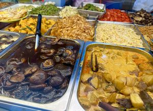 Dishes   at Ann Healthy Vegetarian 安健康素食 in West Singapore