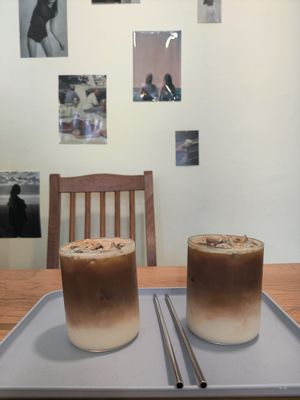 Iced oat lattes at Thea 떼아 in Seoul