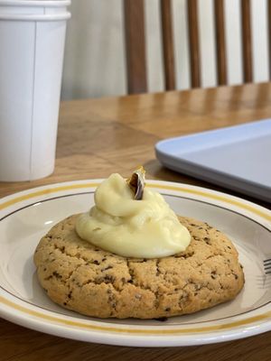 Lemon curd cookie  at Thea 떼아 in Seoul