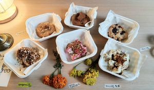 display of desserts of the day at Thea 떼아 in Seoul