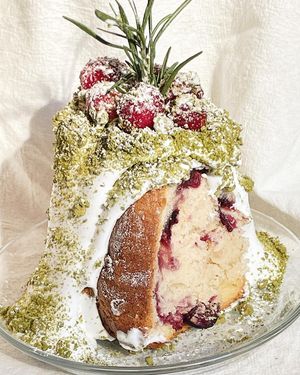 Cranberry gugelhupf at Thea 떼아 in Seoul