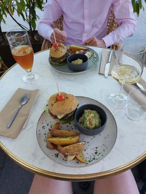 Burger and beer/wine at Bistro Verde in Copenhagen