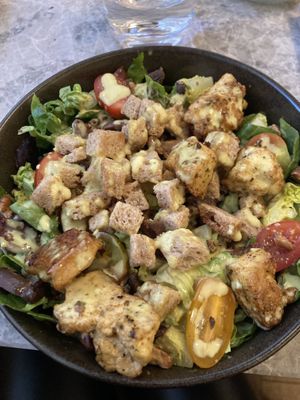 Ceasars Salad mit Tofu-Chicken  at Bistro Verde in Copenhagen