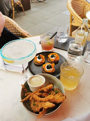 Blinis och friterade ostronskivlingar at Bistro Verde in Copenhagen