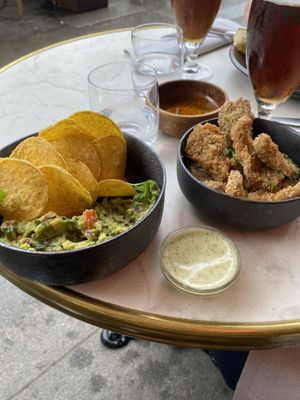 Guacamole and chips - fried oyster mushrooms 🤩  at Bistro Verde in Copenhagen