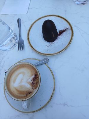 Flodeboller and cappuccino at Bistro Verde in Copenhagen