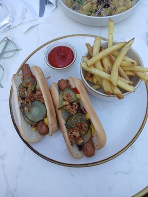 Veggie dogs 😋 at Bistro Verde in Copenhagen
