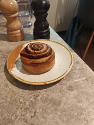 Cinnamon bun at Bistro Verde in Copenhagen