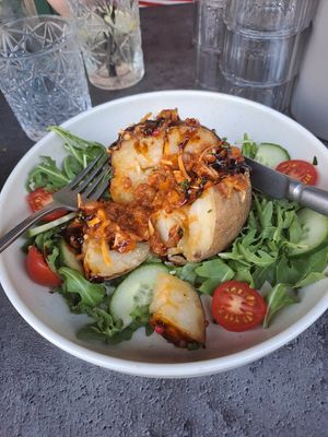 Jack fruit lentil baked potato at Bistro Verde in Copenhagen