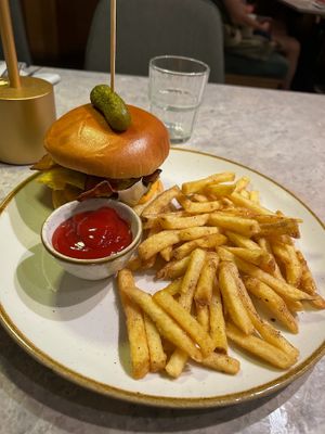 Double smash burger at Bistro Verde in Copenhagen