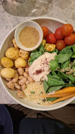 Tofu bowl at Bistro Verde in Copenhagen