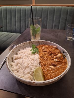 Peanutbutter Stew mit Reis at Bistro Verde in Copenhagen