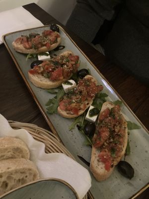 Bruschetta vegan  at CARINO Vegetarisches Restaurant & Weinbar in Hamburg