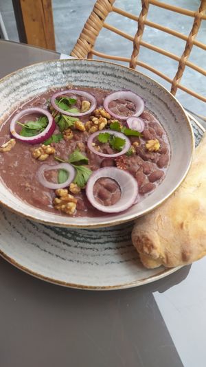 Zuppa di fagioli, cipolle e noci at Dze Best Cafe & Restaurant in Brasov