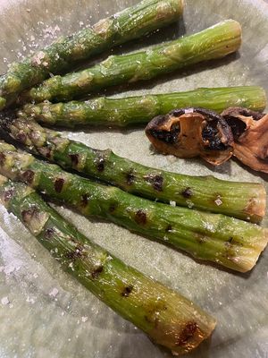 espárragos a la brasa at Restaurant Xabec Calella de Palafrugell in Palafrugell
