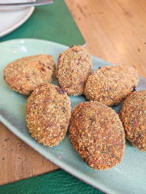 spinacs croquetes at Restaurant Xabec Calella de Palafrugell in Palafrugell
