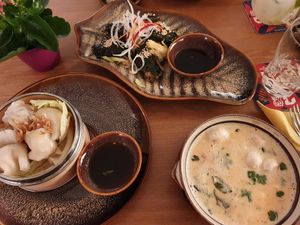 Li Nr 12 Wantan, oben Nr 14 Cha La Lot, re Nr 3 at Miss Vegan in Berlin