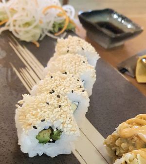 vegan maki inside-out "avocado phila" at Miss Vegan in Berlin