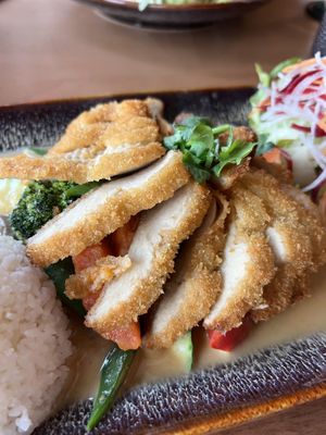 Chicken Com Sot Lac (peanut sauce in coconut milk with vegetables)   at Miss Vegan in Berlin