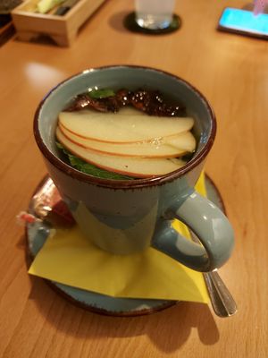 Trà táo quê - hot apple juice with cinnamon, star anise and peppermint at Miss Vegan in Berlin