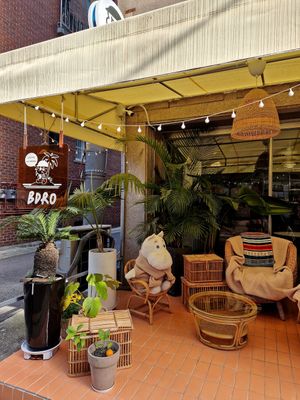 Outside🥰 at Café BDRO in Seoul