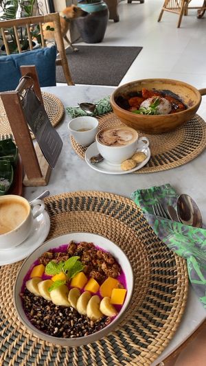 Dragonfruit Smoothie Bowl and Vegan Breakfast  at Honeymoon Kitchen in Ubud