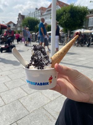 Veganes Softeis mit Schokostreuseln  at Eisfinity 15 in Luebeck