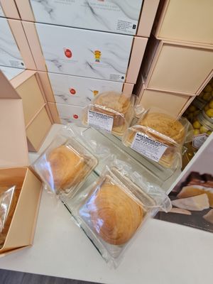 ~ 2/8/22 at Delcie's Desserts and Cakes in Central Singapore