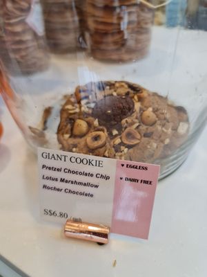 Giant Cookie 🍪 ~ 10/01/23 at Delcie's Desserts and Cakes in Central Singapore