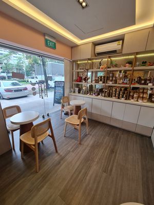 Cosy seatings ~ 10/01/23 at Delcie's Desserts and Cakes in Central Singapore