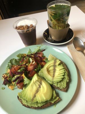 Avocado Brot mit açai Bowl  at Funk You Natural Food in Berlin